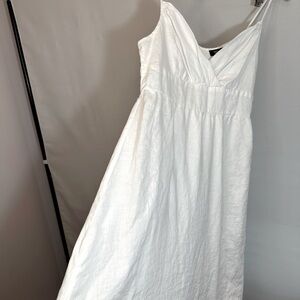 Vassio Womens Size 10 100% Linen White Dress Straps Sleeveless Surplice V-Neck